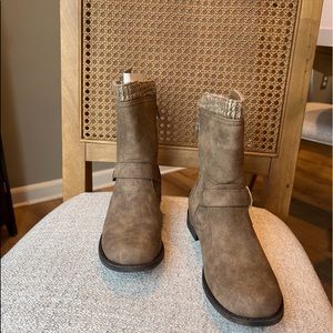 JustFab “Jenice” Taupe boots Size 8.5